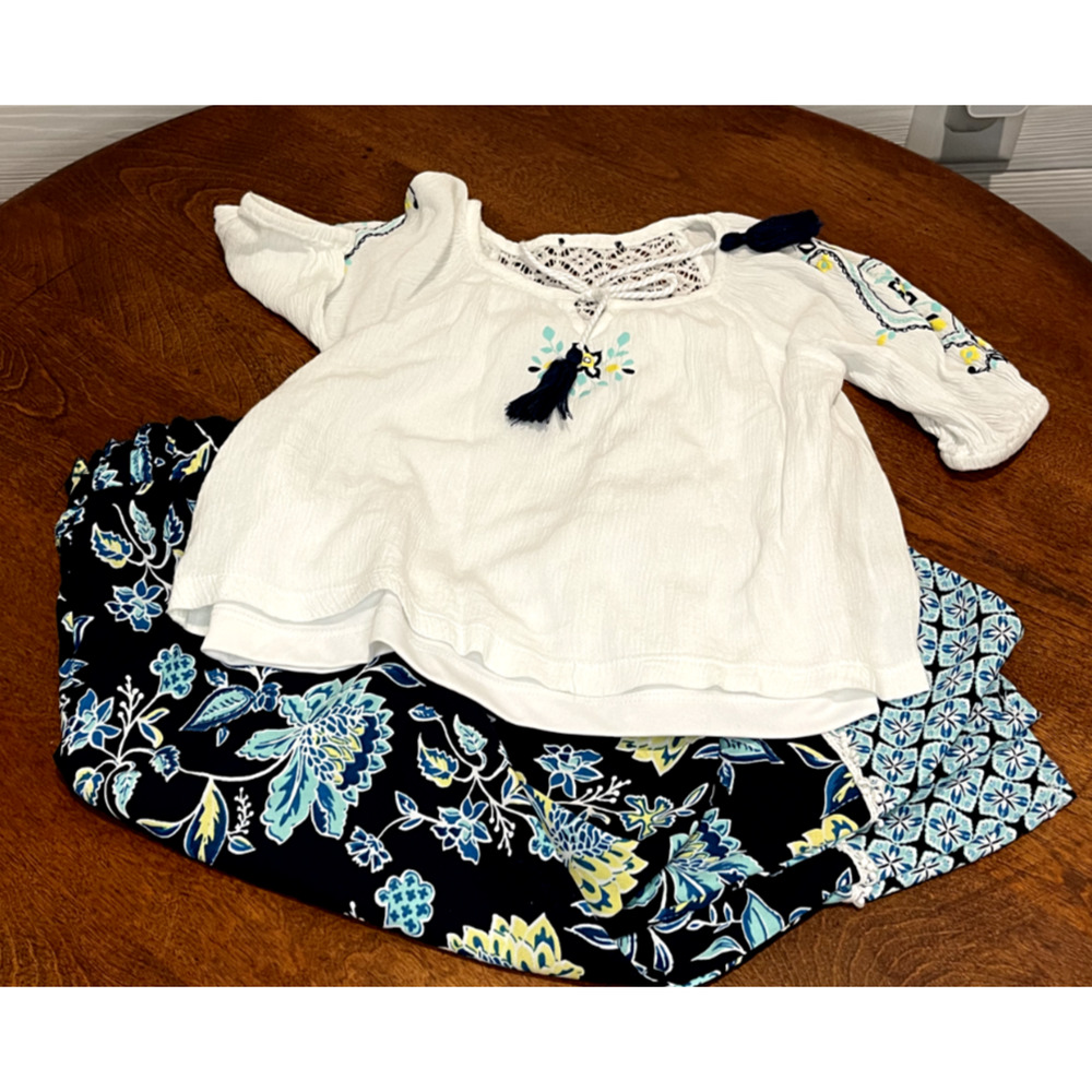 Takara Girls 2 pc set Tasseled shirt, printed floral pants, girls size 4 EUC